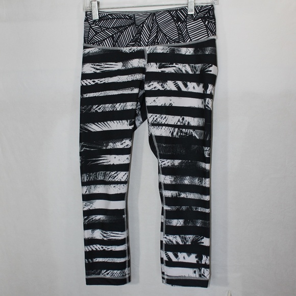 lululemon athletica Pants - Lululemon sz 6 capri